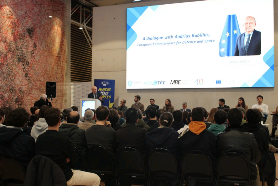 EU Commissioner Andrius Kubilius Visits AeroTéc